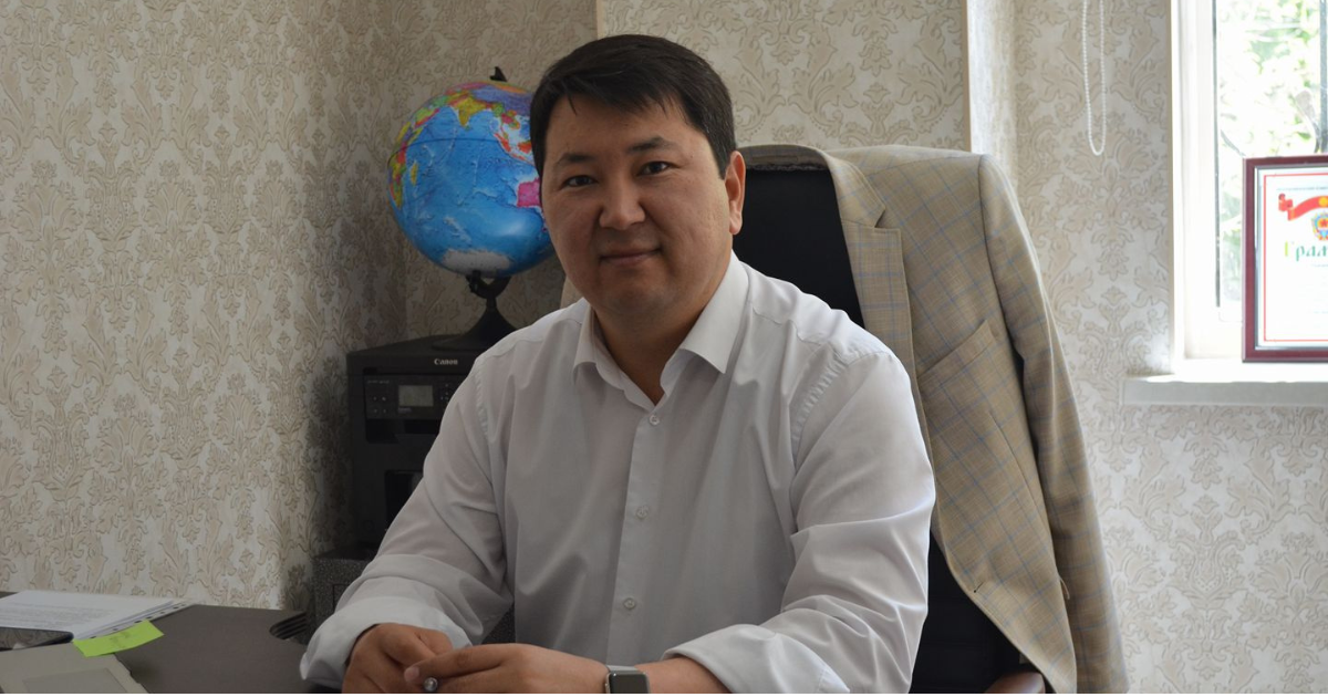 «Жылдык акча айлантуубуз 5 млрд сом». Бизнесин нөлдөн баштаган «Бай дыйкан» компаниясынын негиздөөчүсү Эрлист Акунбековдун баяны изображение публикации
