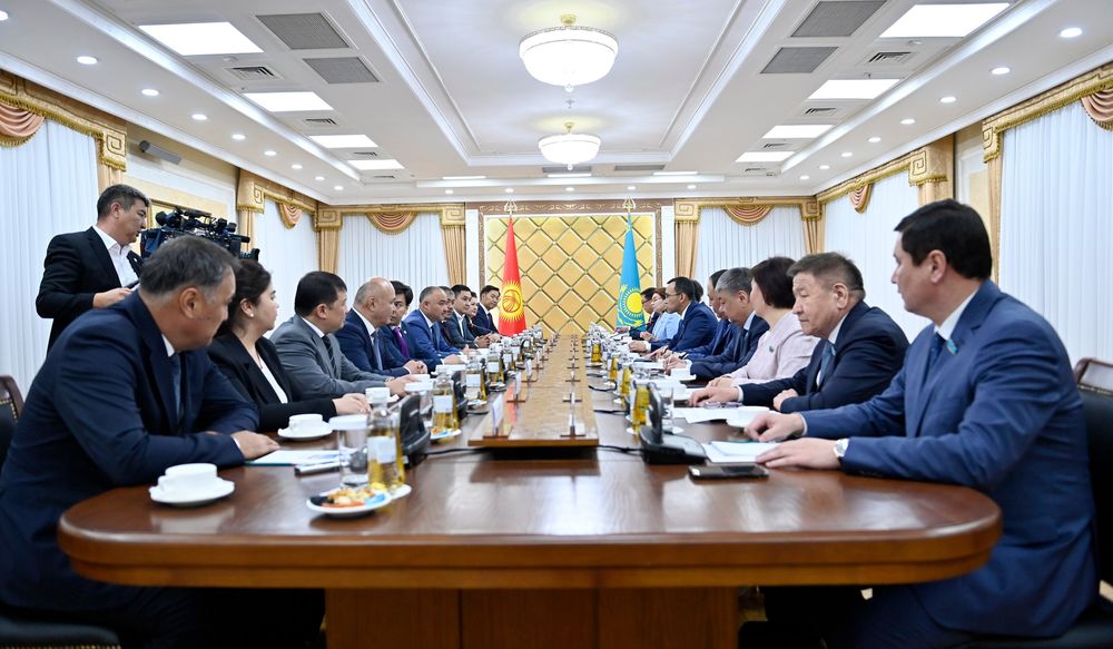 Кыргызстан менен Казакстан соода жүгүртүүнүн көлөмүн 2 млрд долларга жеткирүүнү пландаштырууда изображение публикации