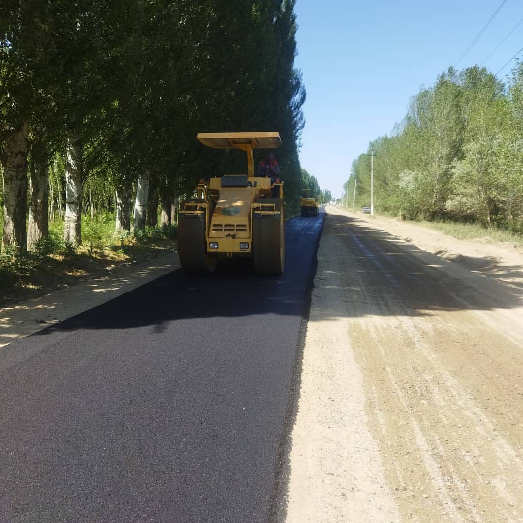 Манас айлынынын унаа жолунда жаңы асфальт төшөлүүдө изображение публикации