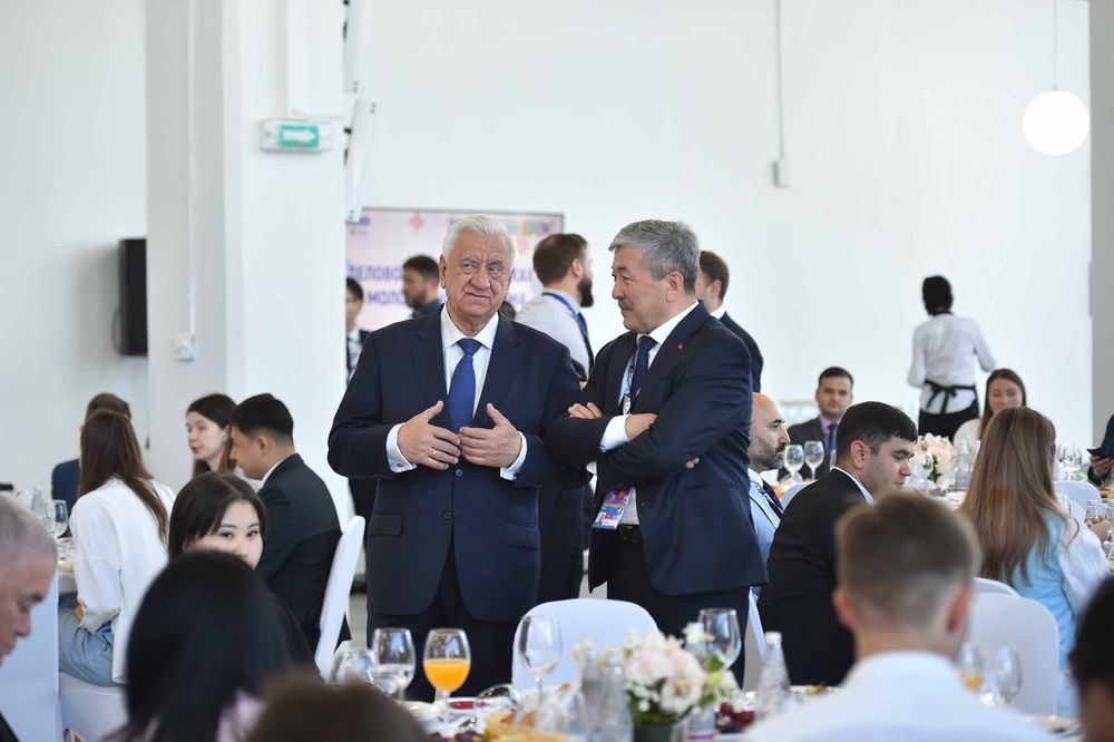 Адылбек Касымалиев Жаштар форумуна катышты изображение публикации