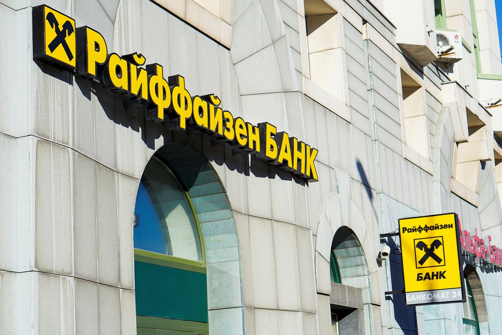 «Райффайзен банк» июлдан тарта Кыргызстанга евро которууга тыюу салат изображение публикации