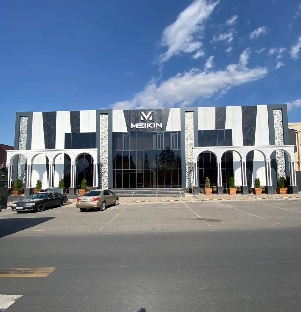 Төмөнкү Ала-Арча айыл өкмөтүнүн мурдагы башчысынында мыйзамсыз алынган 29 батир табылды изображение публикации