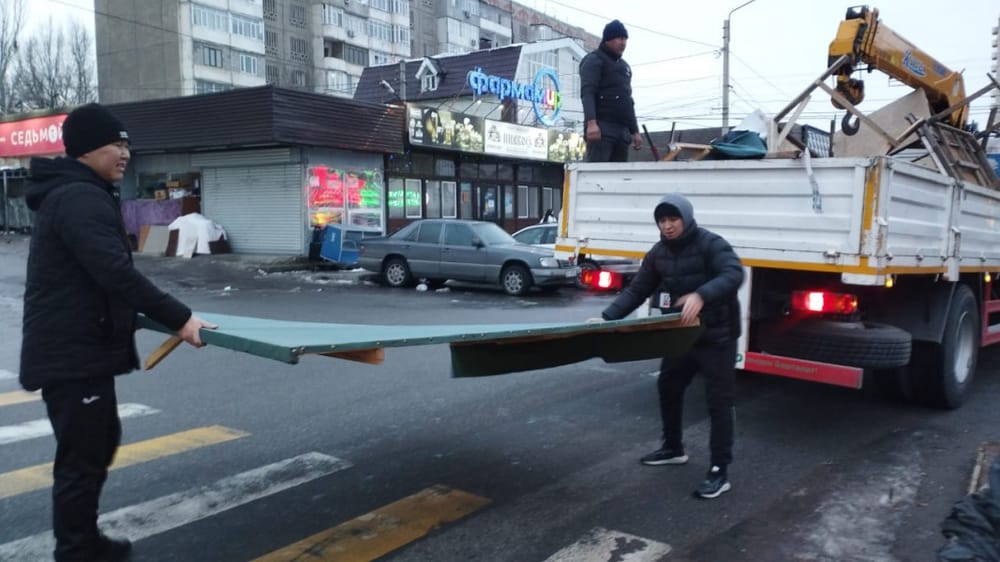 Бишкектин Орто-Сай базарында 40 башаламан соода түйүнү жоюлду изображение публикации