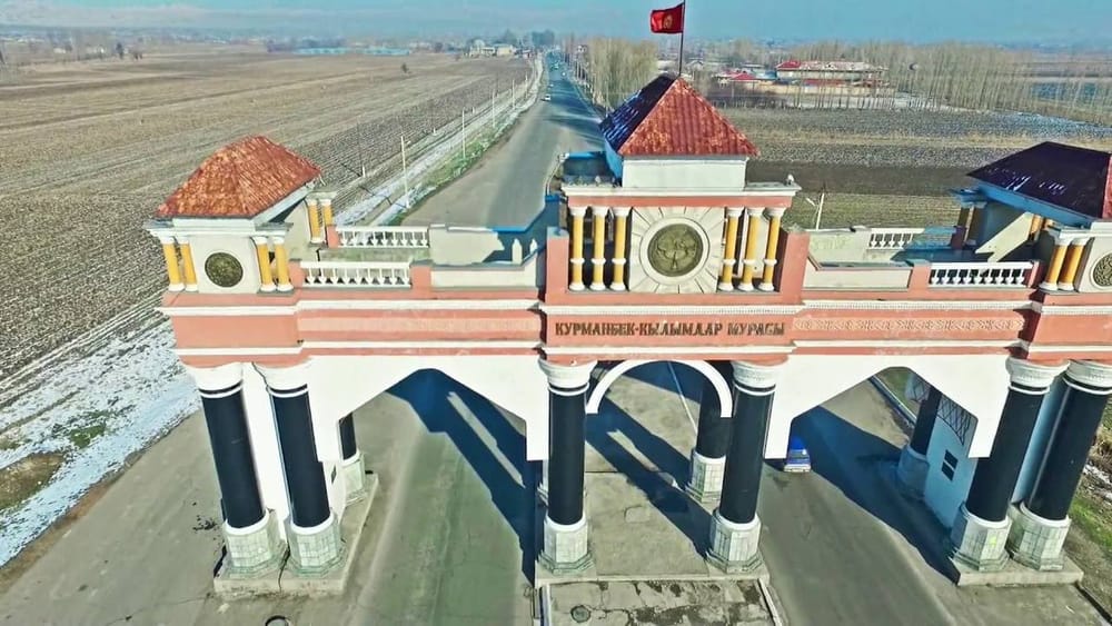 Жалал-Абадда соода-базар комплекстеринин ээлеринин бири кармалды изображение публикации