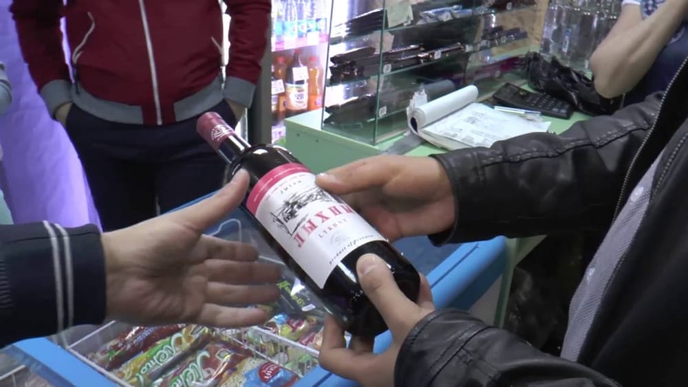 2023-жылы салык кызматы дээрлик 140 миң бөтөлкө алкоголдук продукцияны тартып алды изображение публикации