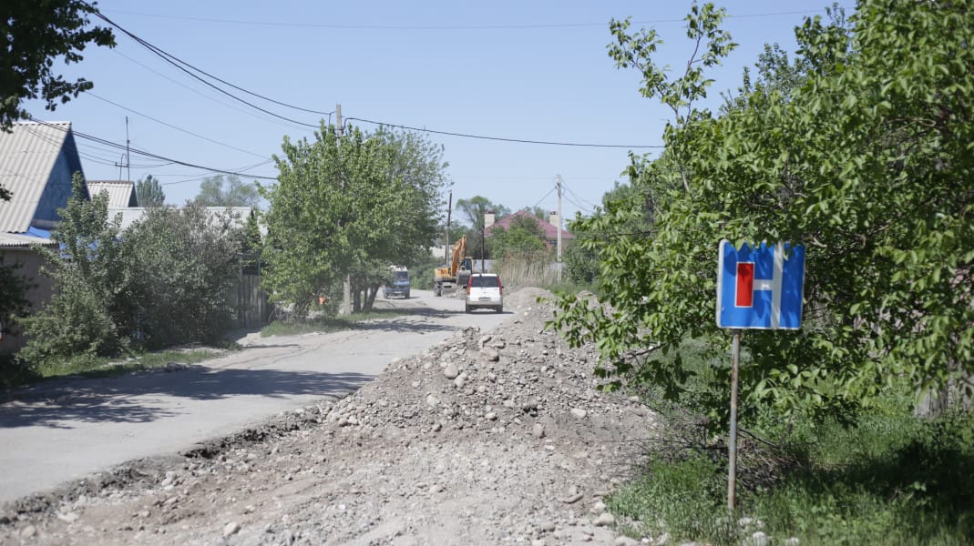 «Бишкекасфальтсервис» 1 чакырымга жакын көчөнүн жолун жапты – капиталдык оңдоо башталды