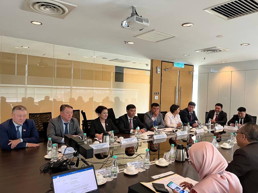 Депутаттар Малайзиянын Инвестицияларды өнүктүрүү башкармалыгы менен жолугушту