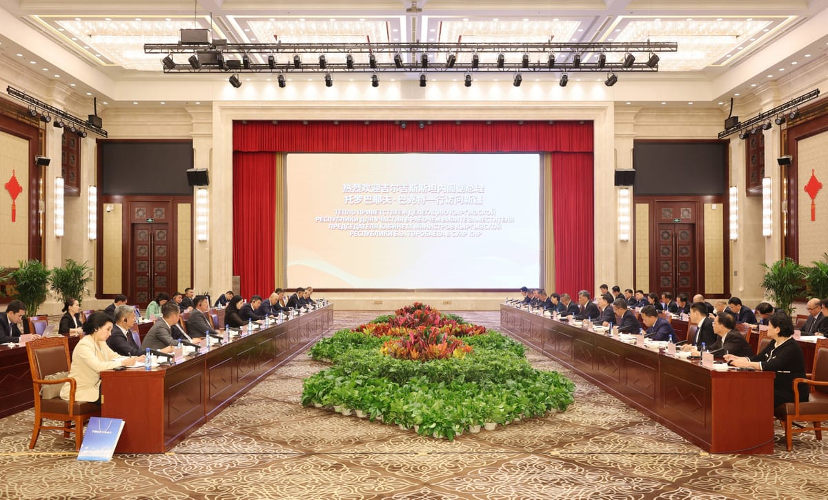 Кыргызстан менен Кытай «Барскоон – Бедел – Учтурфан» автожолун куруусун талкуулашты