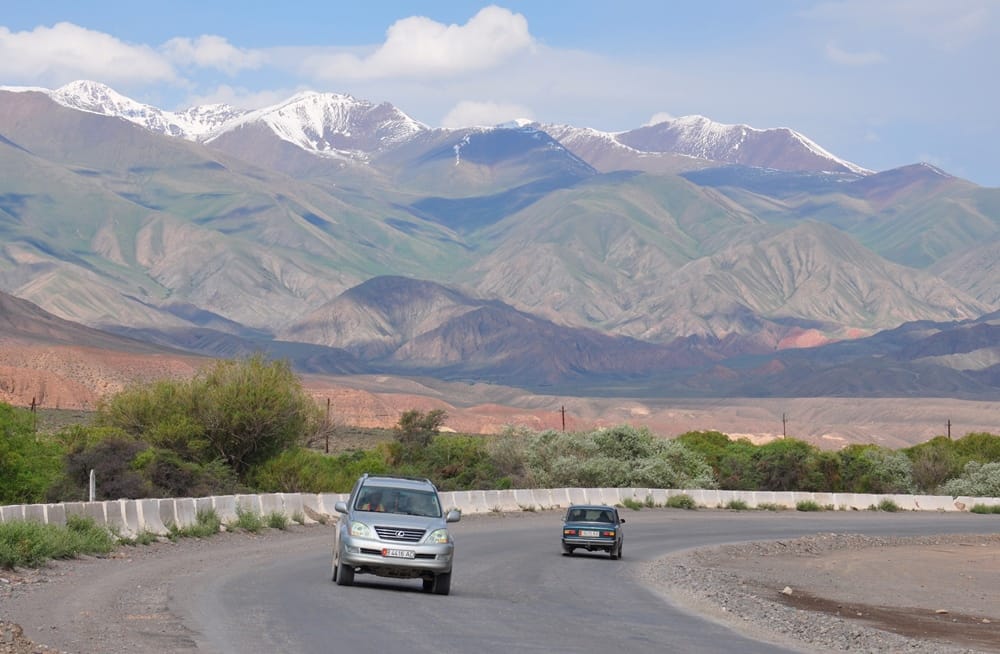 Транспорт министрлиги Балыкчы-Тамчы-Чолпон-Ата-Корумду унаа жолун июнга чейин бүткөрүүнү көздөйт