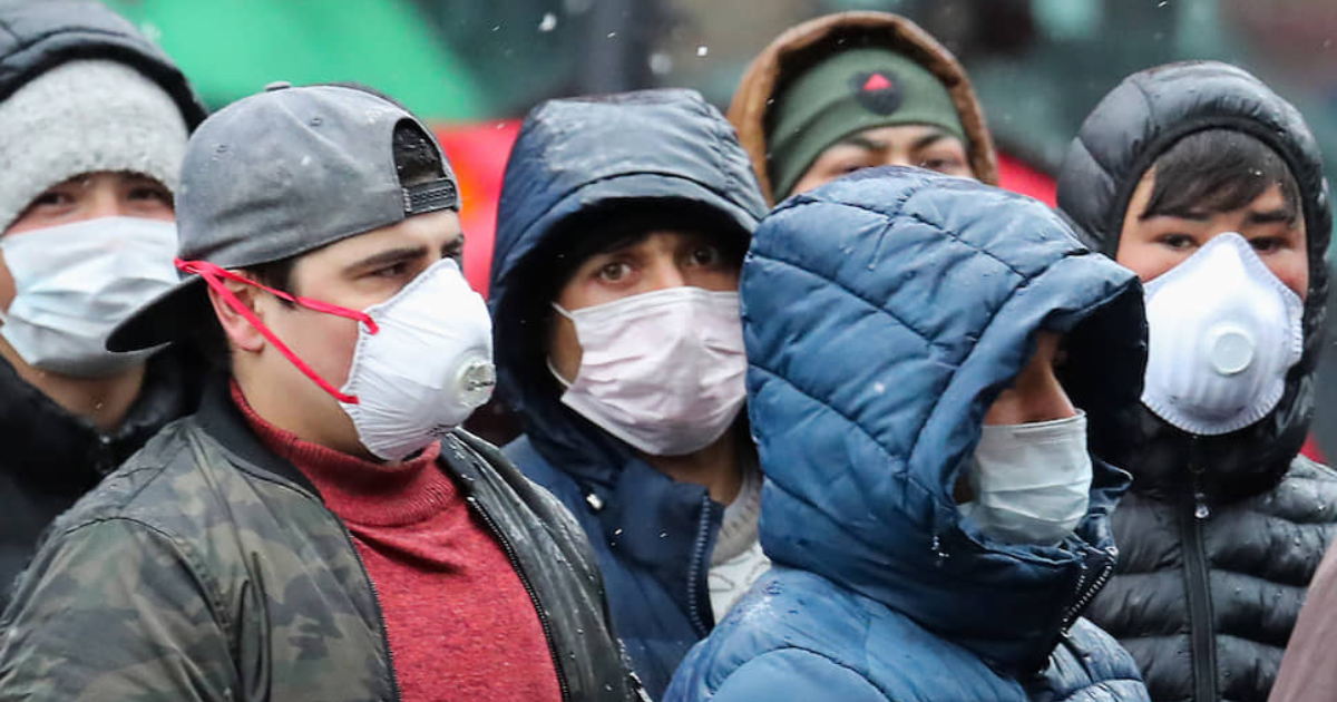 Эмгек министрлиги Россиядагы мигранттарынын төлөнбөгөн 8.5 млн сомун кайтарып берди