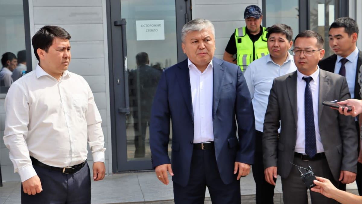 Евразия экономикалык комиссиясынын өкүлдөрү кыргыз-казак чек арасындагы абал менен таанышышты
