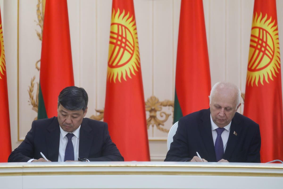 Кыргызстан менен Беларустун өкмөттөрү төрт документке кол коюшту