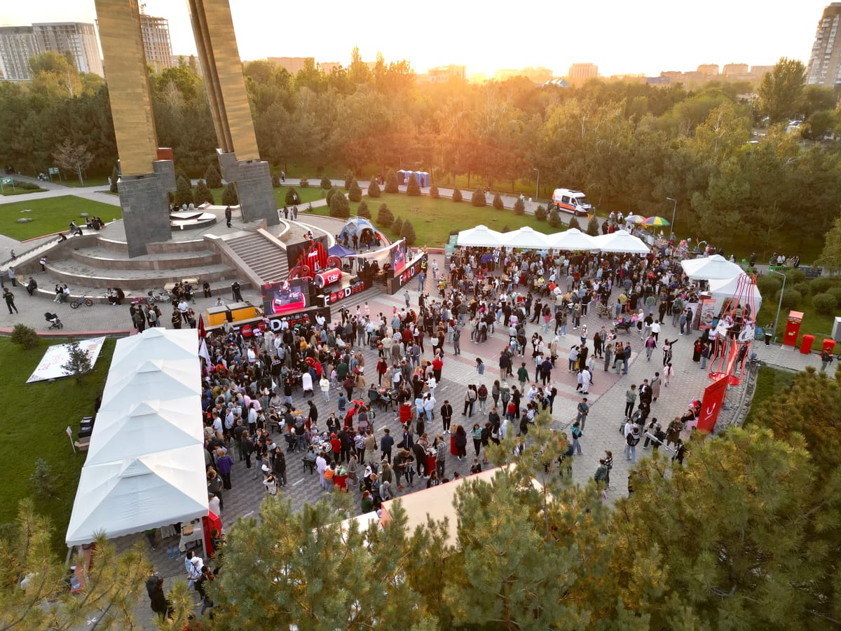 Coca-Cola Food & Music Fest 2023 – Бишкекте жайдын акыркы күнүн кулинардык фестиваль менен узатышты