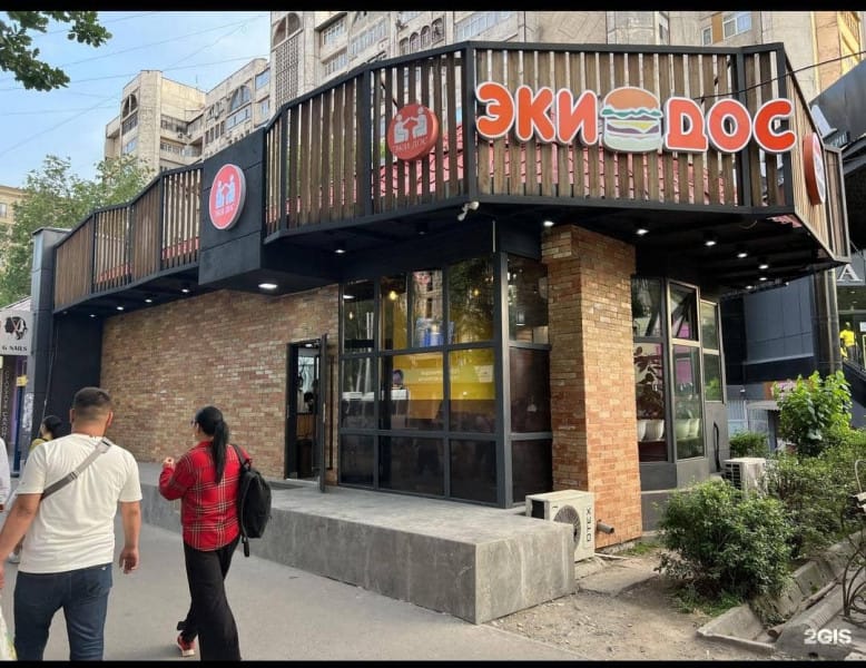 Бишкек "Эки дос" менен коштошту – анын ордуна сквер курулат