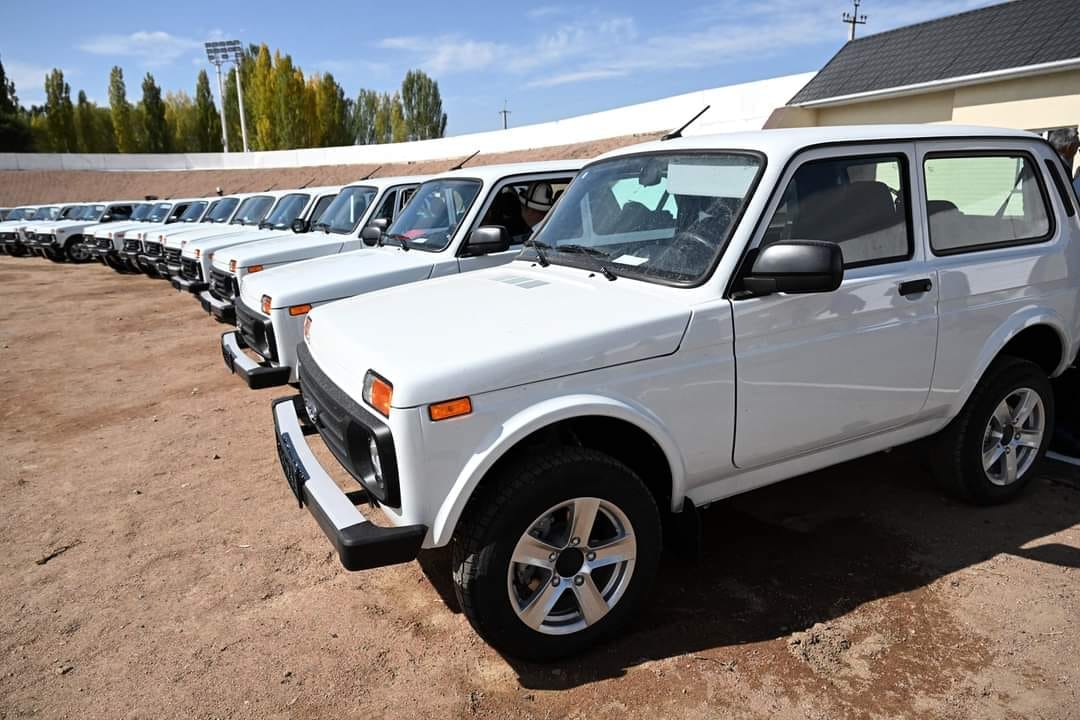 Нарын облусунун 27 айыл өкмөтүнө кызматтык автоунаалары тапшырылды