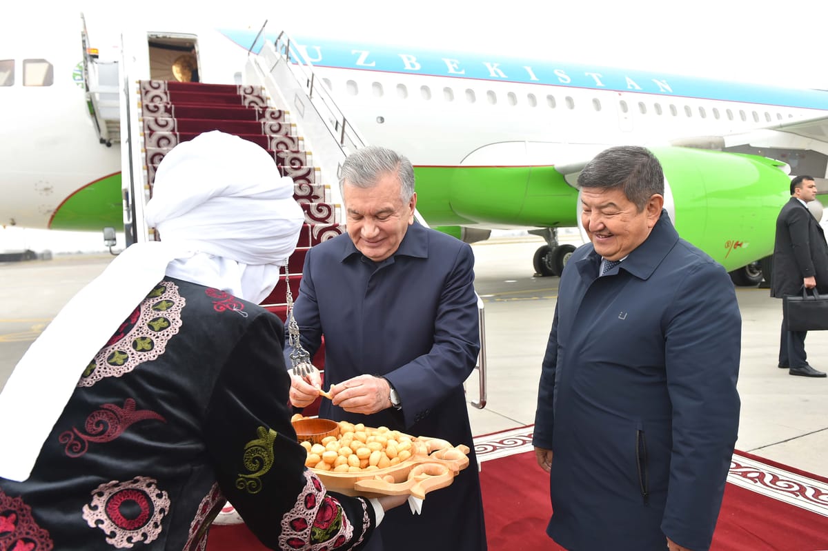 Өзбекстандын президенти Шавкат Мирзиеев Кыргызстанга келди