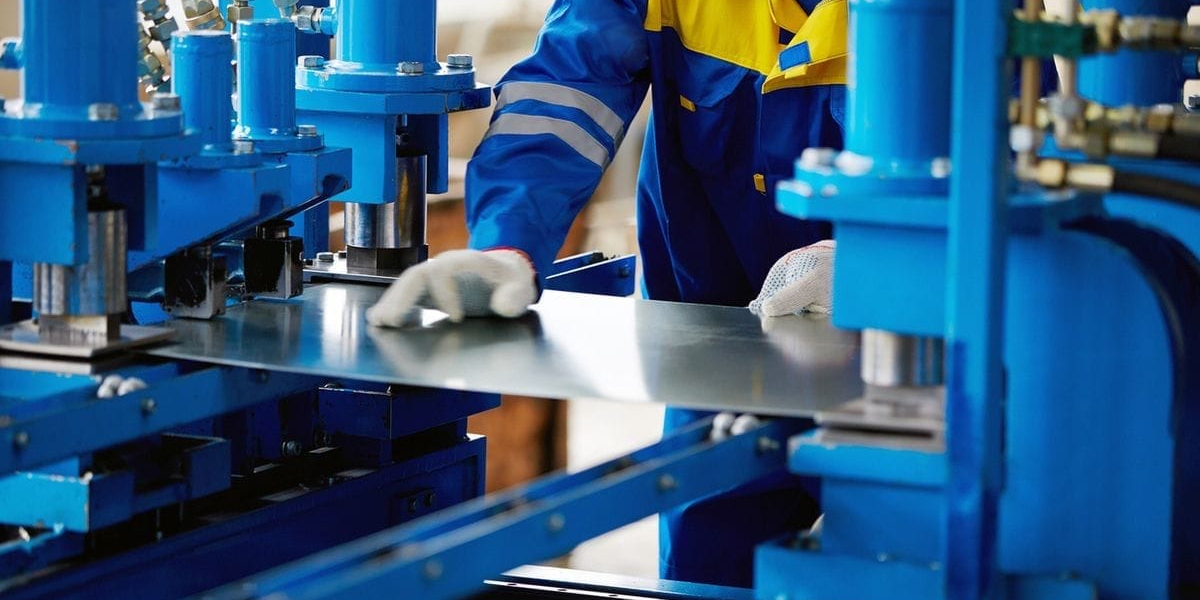 Кыргызстанда өнөр жай тармагы 10 айда 595 млрд сомдук продукция чыгарган