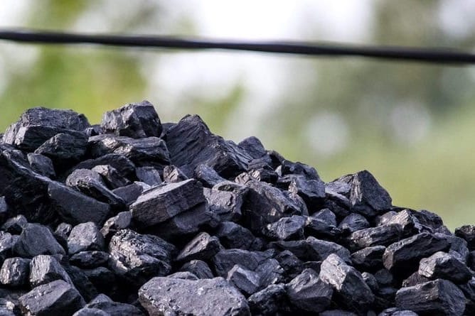 Бишкекте 1 427 аз камсыз болгон жаран көмүр алуу үчүн акчалай компенсация алат