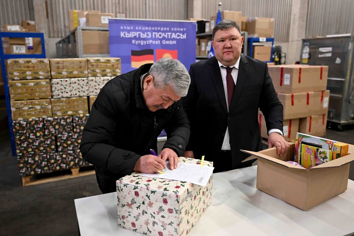 А.Касымалиев Берлинден Кыргызстандагы балдар үйүнө белек жөнөттү