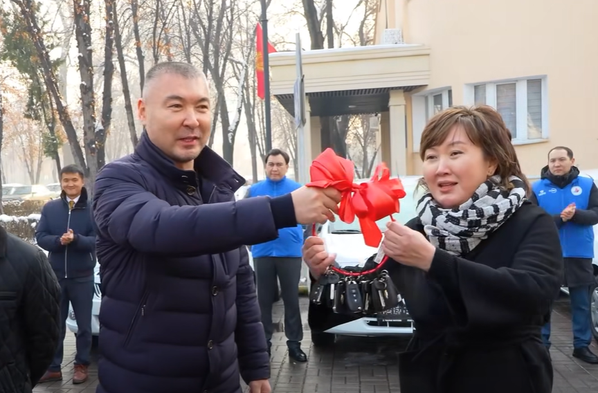 Акыйкатчы институтуна 9 кызматтык автоунаа тапшырылды