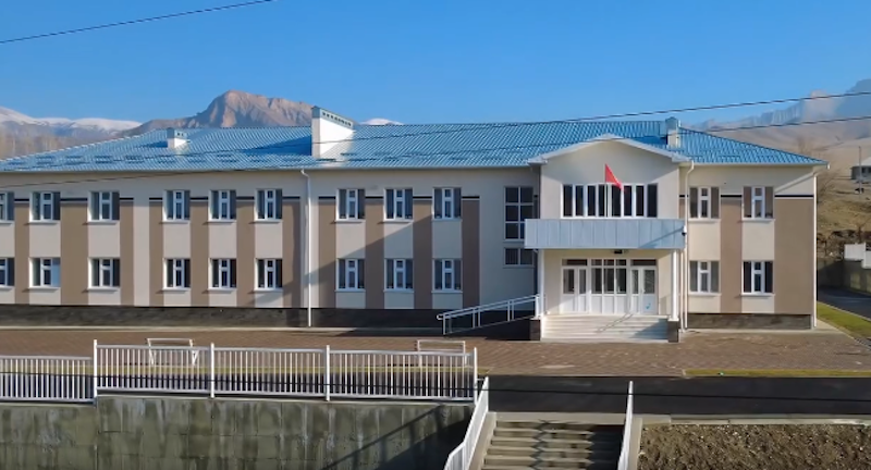 Кара-Суу районунда 150 орундуу жаңы мектеп пайдаланууга берилди