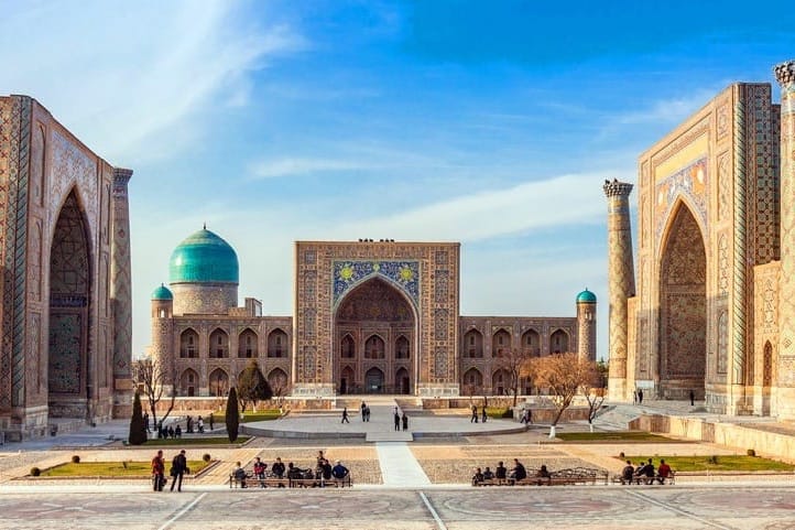 Өзбекстанга 11 айда 10,7 млн турист кирип, туристтик кызмат экспорту  4,4 млрд долларды түзгөн