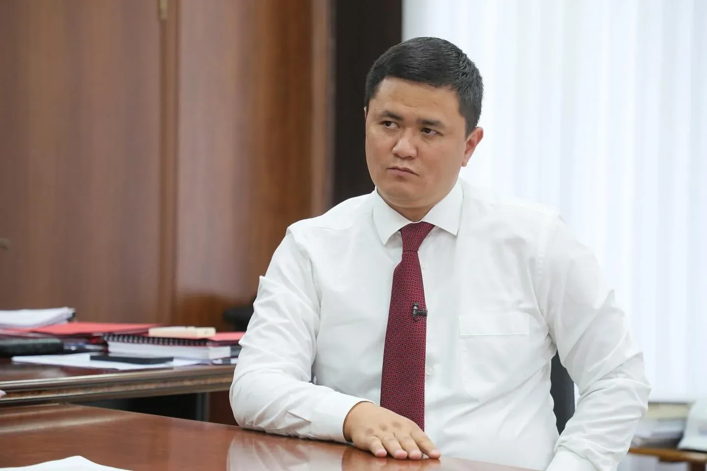 Н.Орунтаев: "Министрликтин кызматтарындагы 3 миңге жакын кызматкер бюджеттен маяна албай иштейт..."