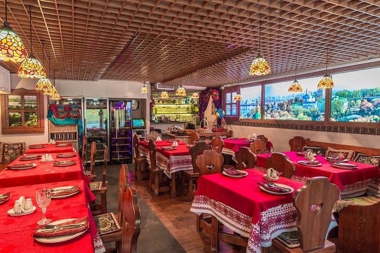 Гонконгдо  негиздөөчүлөрдүн бири  кыргызстандык болгон – ресторан ачылды