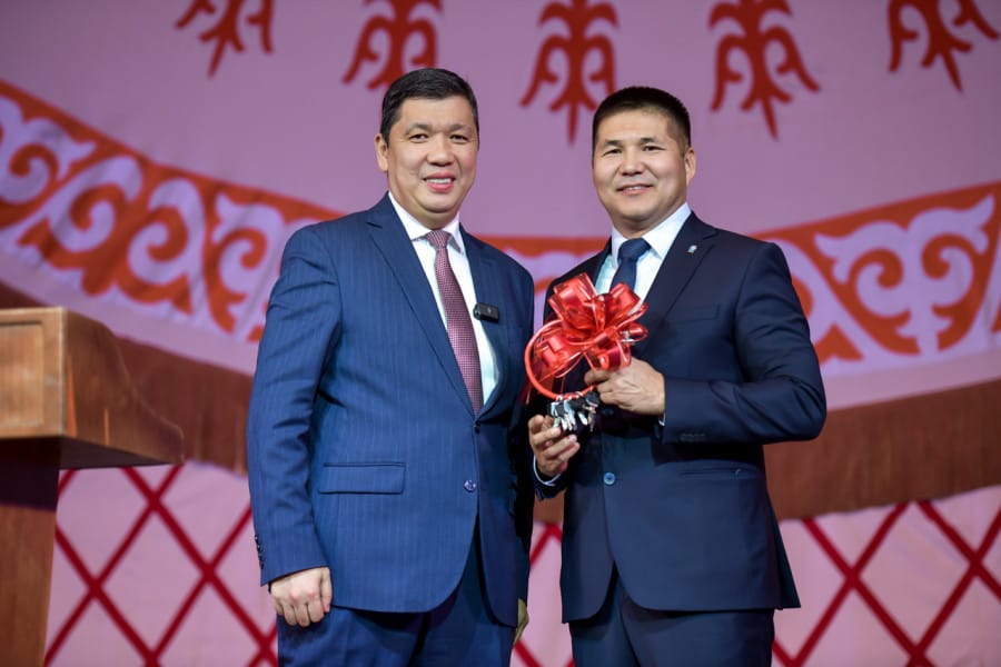 Мэрия "Тазалык" ишканасына 20 атайын техника тапшырды