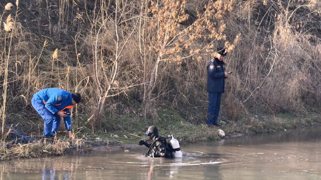 "Тазалыктын" 3 кызматкери Чоң Чүй каналына чөгүп кетти
