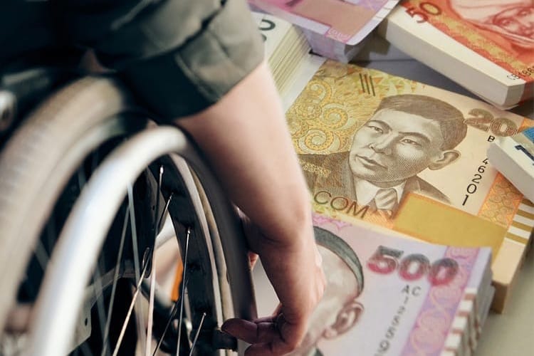 Социалдык жөлөк пул алуучуларга 10 айда 7,2 млн сом жумшалды