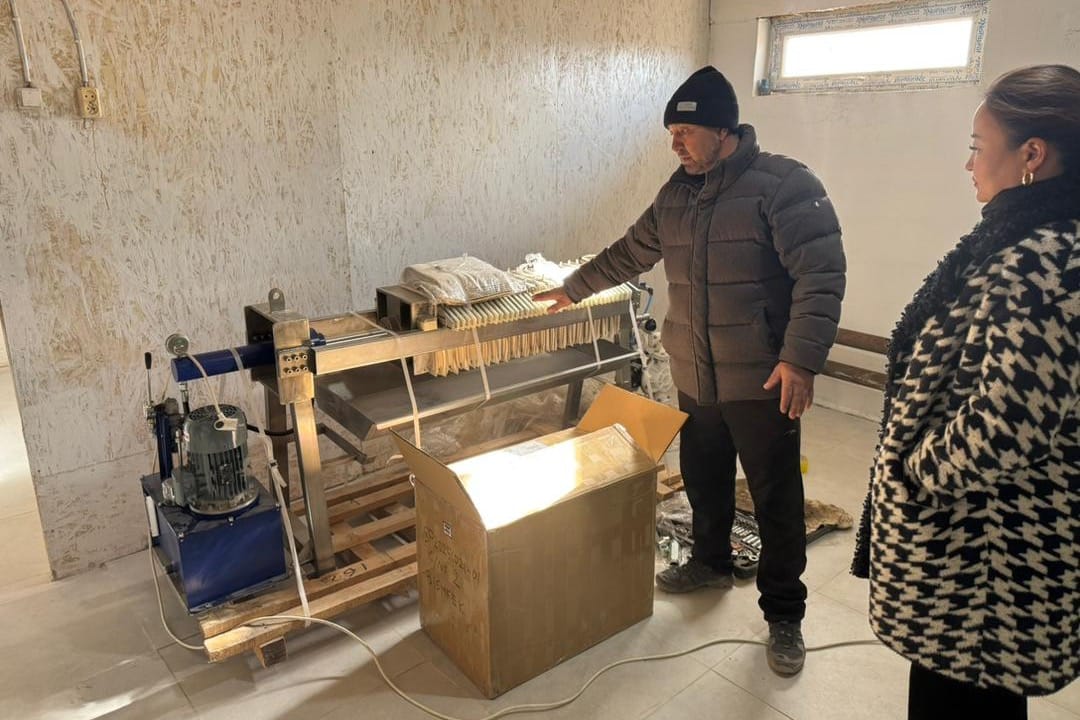 Ак-Талаада сафлор майын өндүрүүчү ишканага жаңы жабдуулар орнотулду