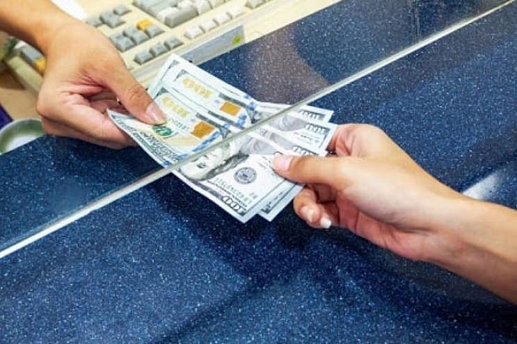 Бишкектеги 3 акча алмаштыруу бюросу айыпка жыгылды