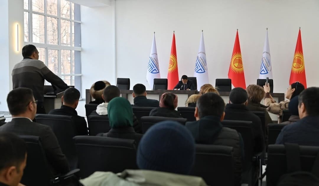 Буга чейин эскертүү алган “Дөөлөт курулуштун” өкүлдөрү курулуш министри менен жолугушту