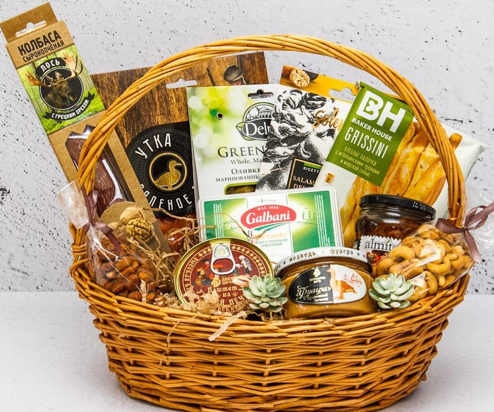 Мамлекеттик жетекчилердин кызматкерлерден белек алышына жана корпоратив өткөрүүгө чектөө киргизилди