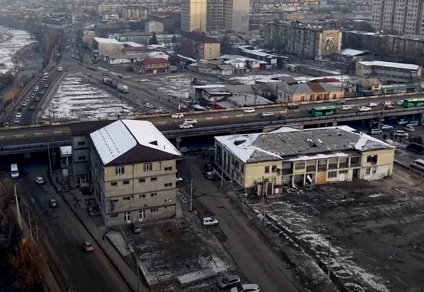 Ош мэри мамчиновник Алимжан Байгазаковго таандык үйдү бузуу тапшырмасын берди