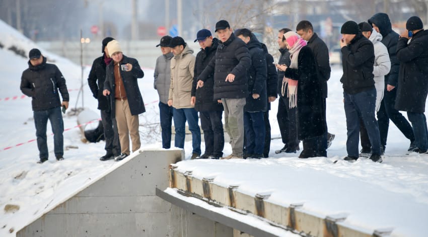 Жибек жолунда курулуп жаткан көпүрөдө сапатсыз тосмолор аныкталды