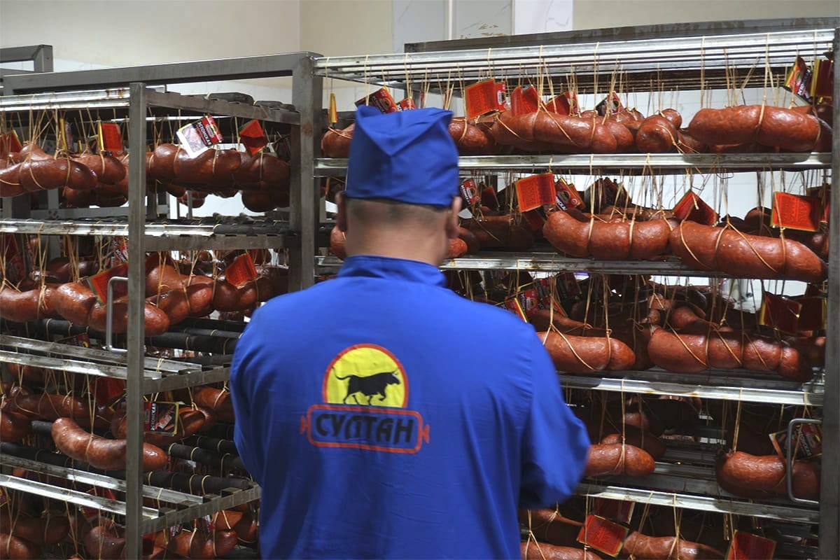 Таластагы "Султан" колбаса цехи жергиликтүү калкты жумуш менен камсыздоодо