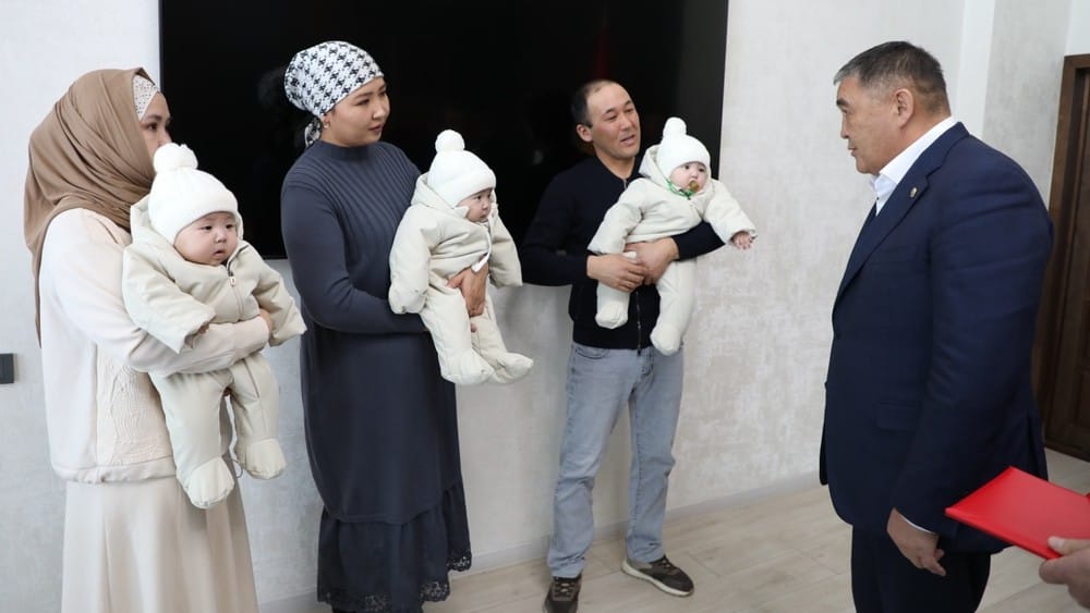 Үч эмдүү үй-бүлөгө эки бөлмөлүү батир берилди