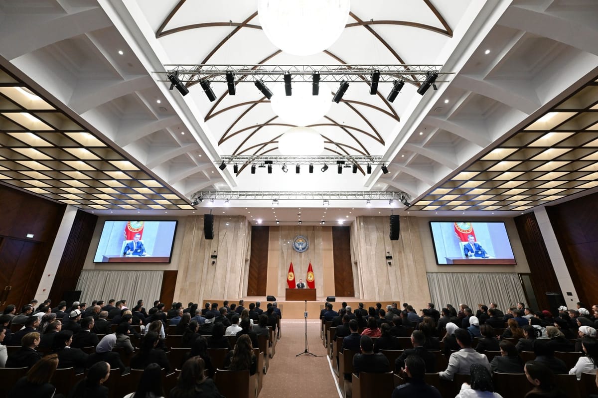 Президент жеңил өнөр-жай тармагынын көйгөйлөрүн чечүүнү тапшырды