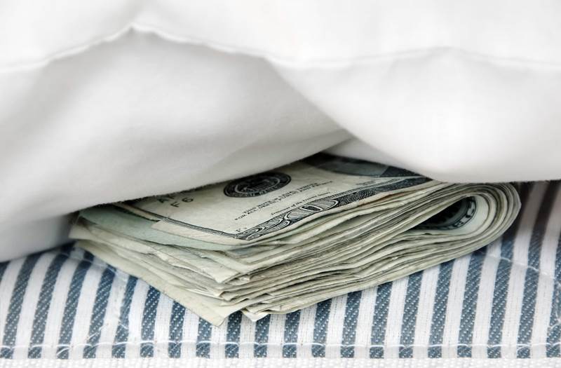 Кыргызстан калкынын колунда 300 млрд сомго чейин накталай акча бар