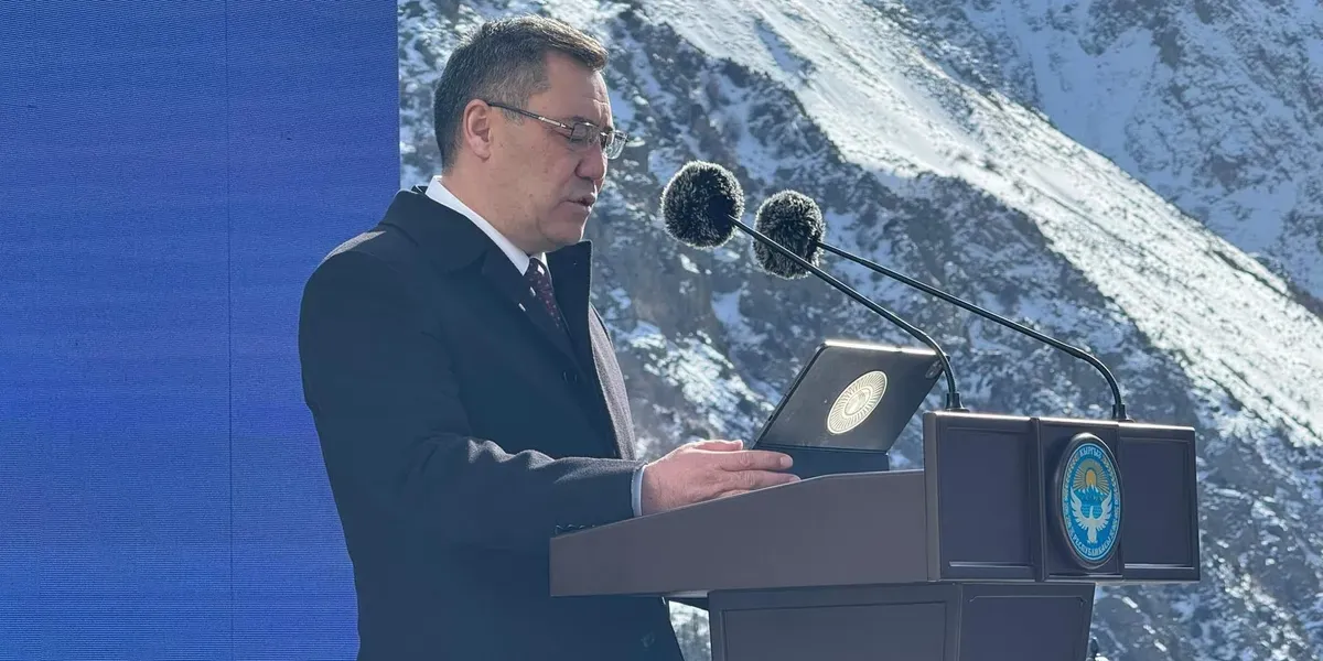 Президент ишкерлерге кысымсыз иштөө үчүн шарт түзүүнү тапшырды