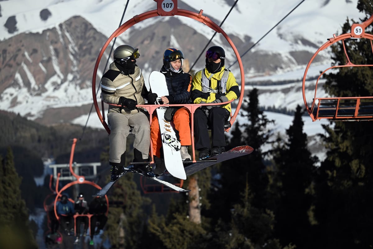 Садыр Жапаров Чанпэн Чжаону Ысык-Көлдүн туристтик мүмкүнчүлүктөрү менен тааныштырды