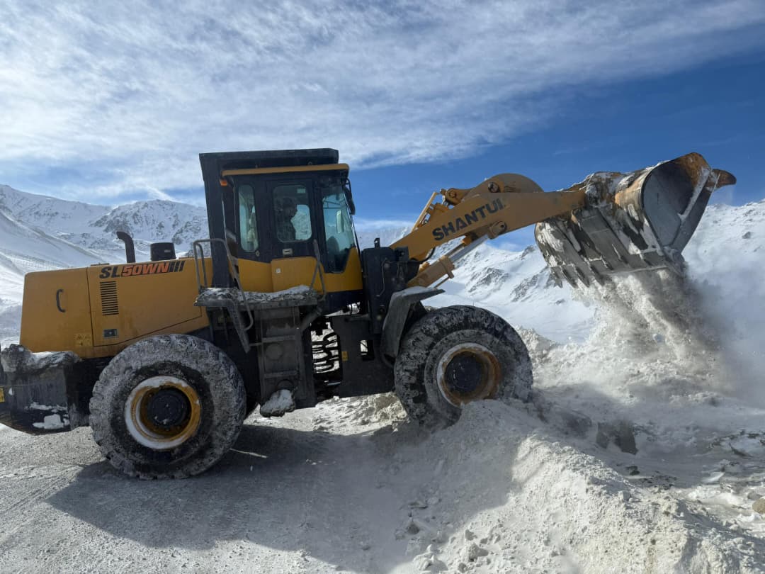 Ашууларда кар жаап жатат: жолдор ачык, каттамдар үзгүлтүксүз
