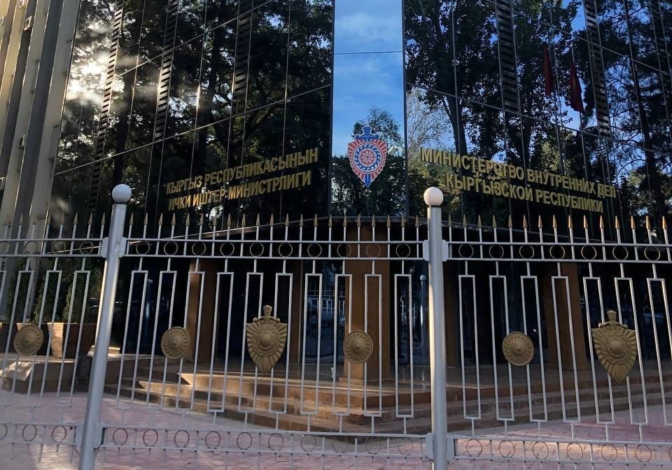 ИИМ үч микроавтобус сатып алууга 10 млн сом жумшайт