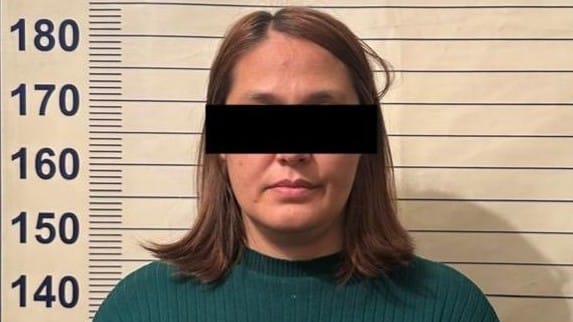 Күрөөканадан иштеп 4 млн сомду өзүнө ыйгарып алган аял кармалды
