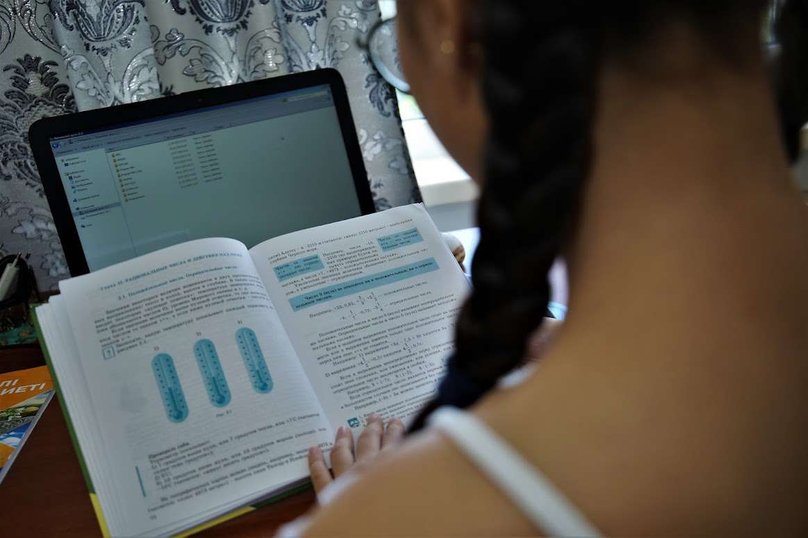 Швеция санариптик каражаттардан кайра салттуу окутуу ыкмаларына өтө баштады