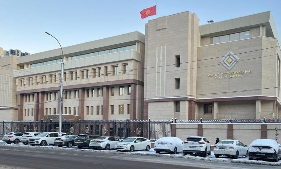 Улуттук банк валюта рыногуна ири интервенция менен чыкты