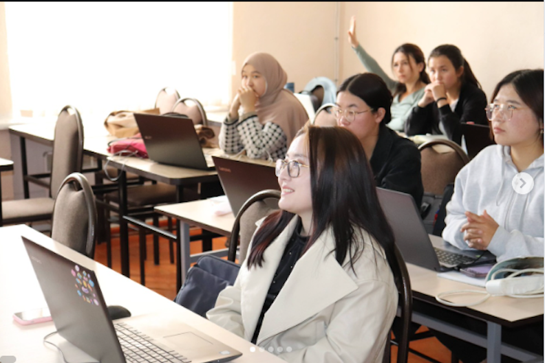 Кыз-келиндер үчүн IT тармагы боюнча бекер окуу уюштурулат