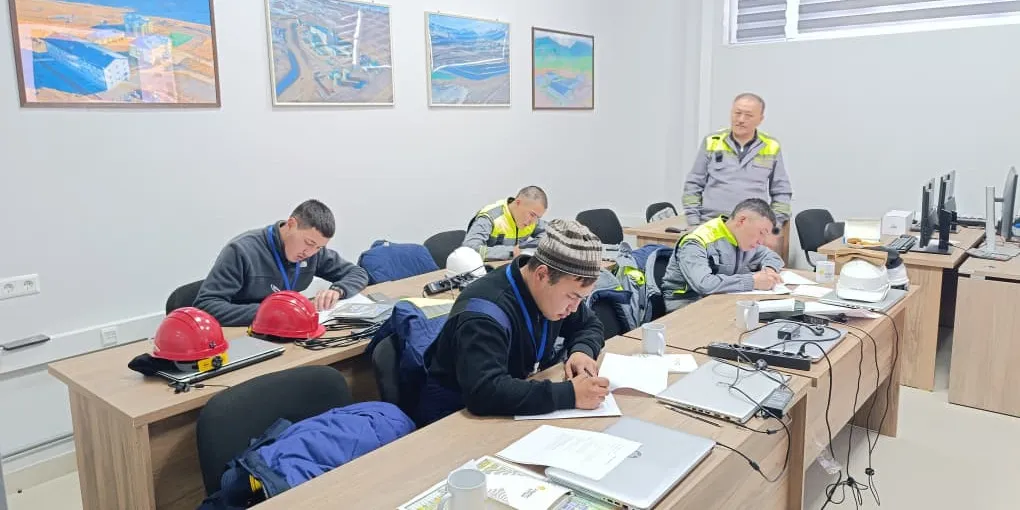 «Жерүй» алтын кен казуу комплексинде жаңы кызматкерлер үчүн баштапкы даярдоо курстары башталды